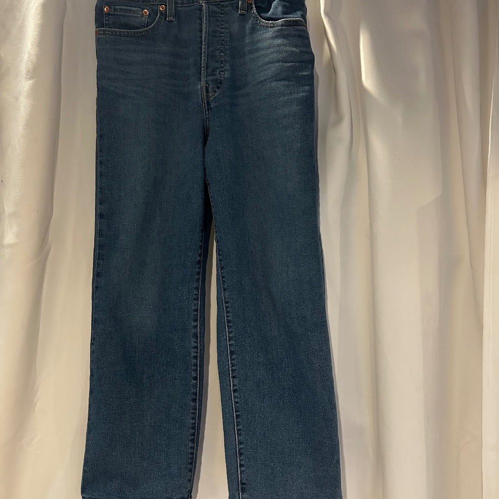 Levi straight ribcage jeans size 28